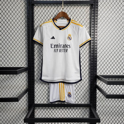 Equipamento principal do Real Madrid 2023/2024