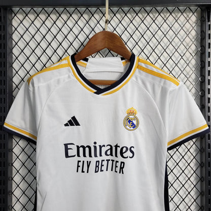 Equipamento principal do Real Madrid 2023/2024